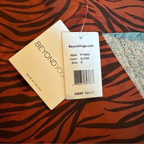 BEYOND YOGA Caught In The Midi
HW Leggings And Spacedye Slim Racerback Top Set S - Picture 6 of 8